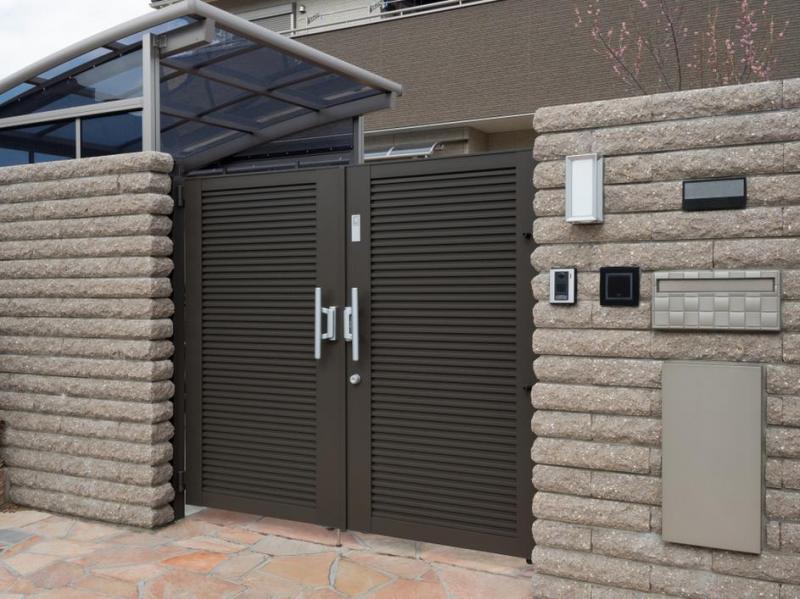 Le portail battant : allier s&eacute;curit&eacute; et esth&eacute;tisme pour votre propri&eacute;t&eacute;